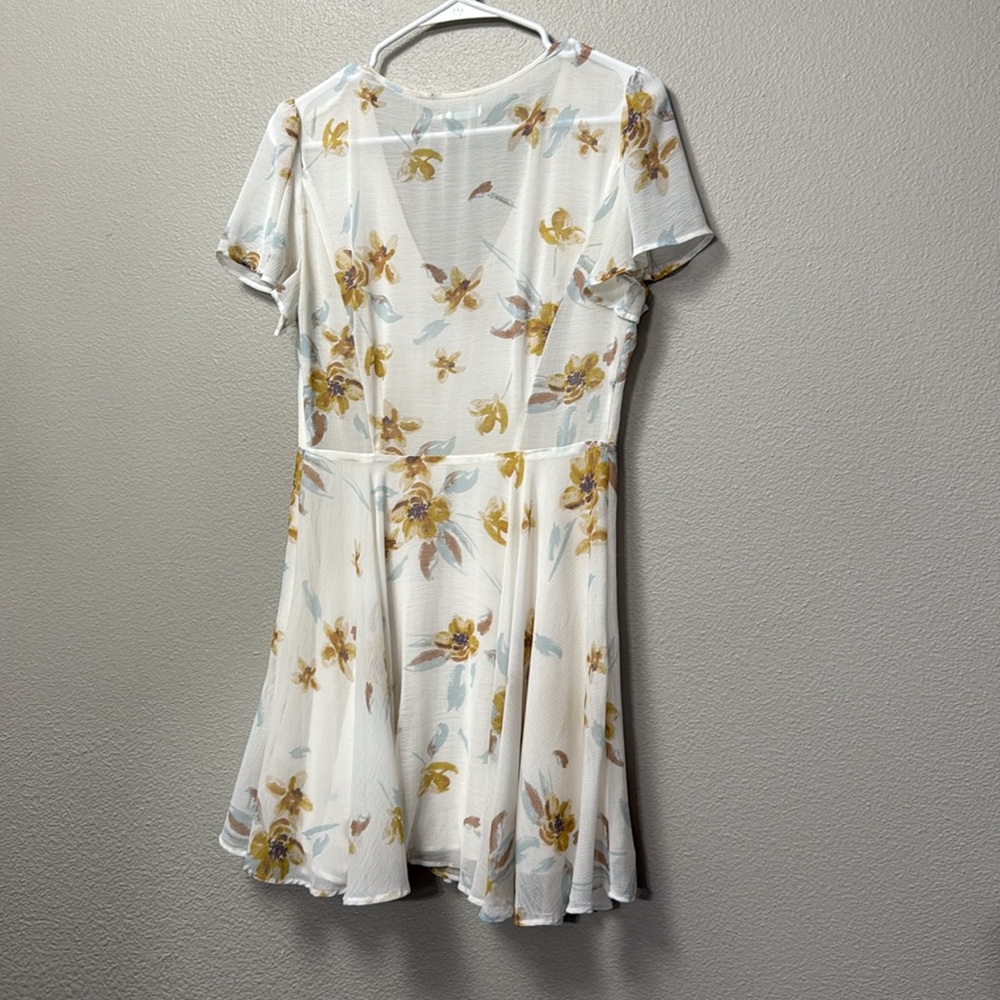 Urban Outfitters Kimchi Blue Sarah Flutter-Sleeve Chiffon Mini Dress - Picture 9 of 14